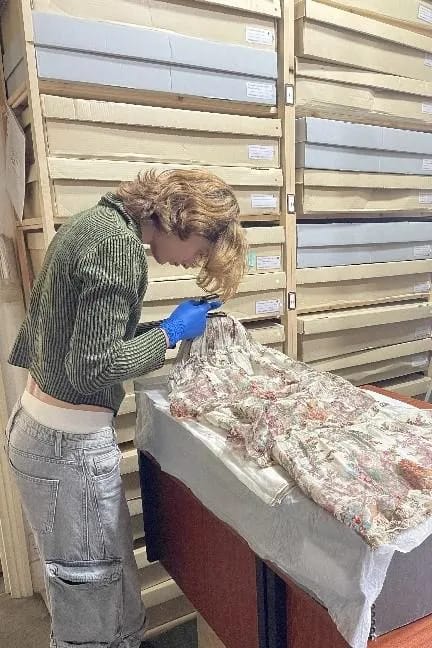 Abakanowicz Helena reverse view 1